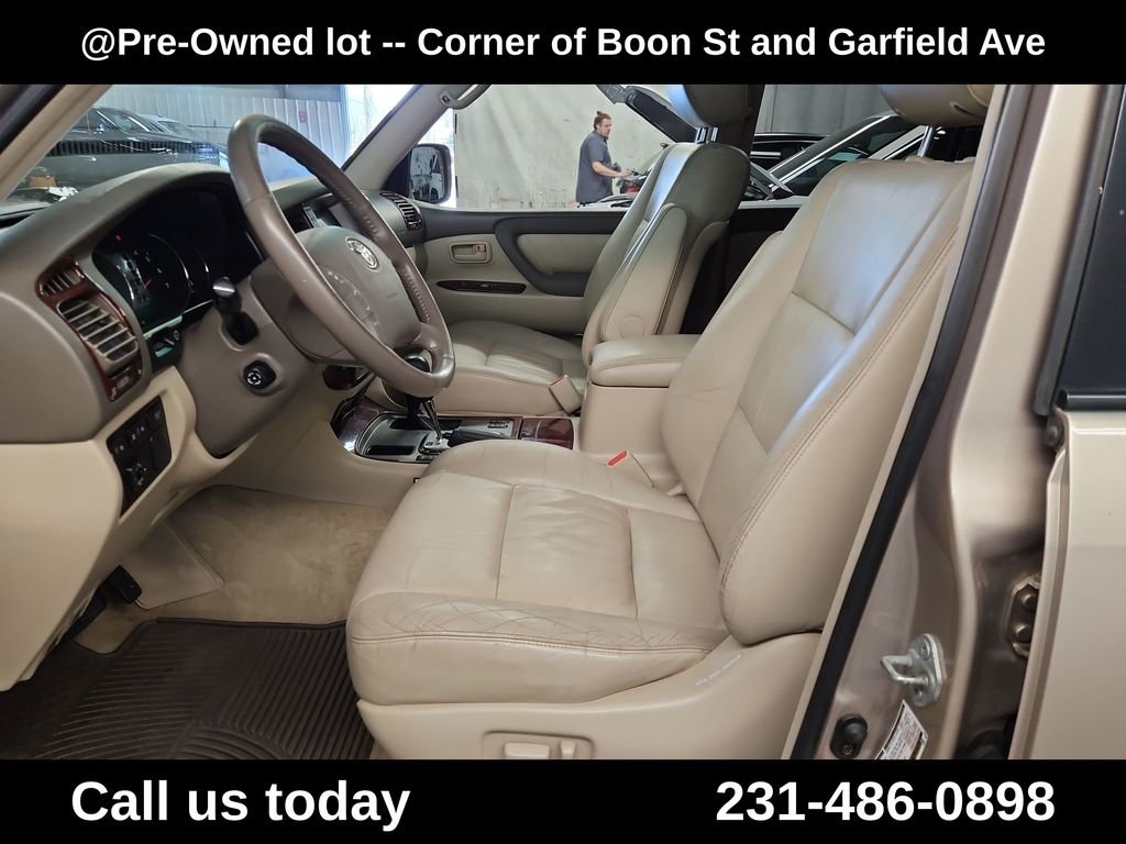 Used 2004  Toyota Base image 13