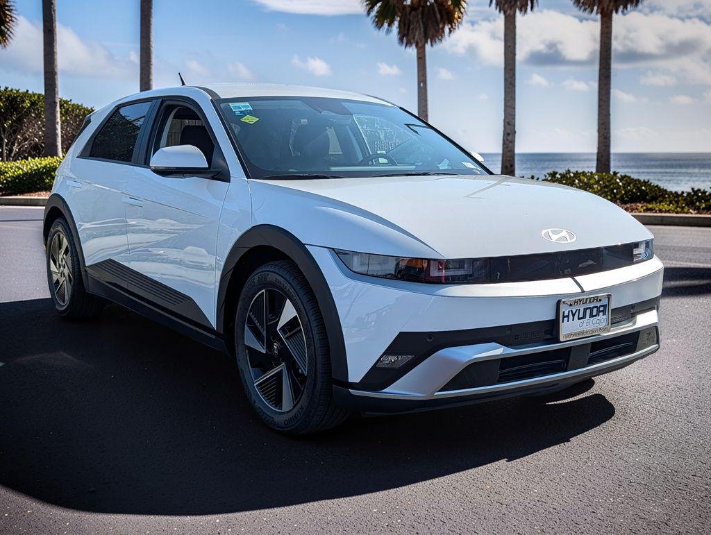 New 2026 White Hyundai SE image 4