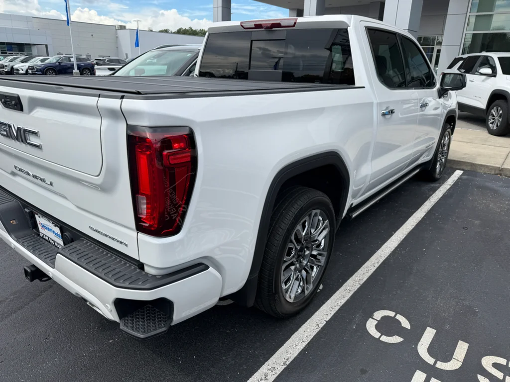 Used 2025 White Frost Tricoat GMC Denali Ultimate image 7