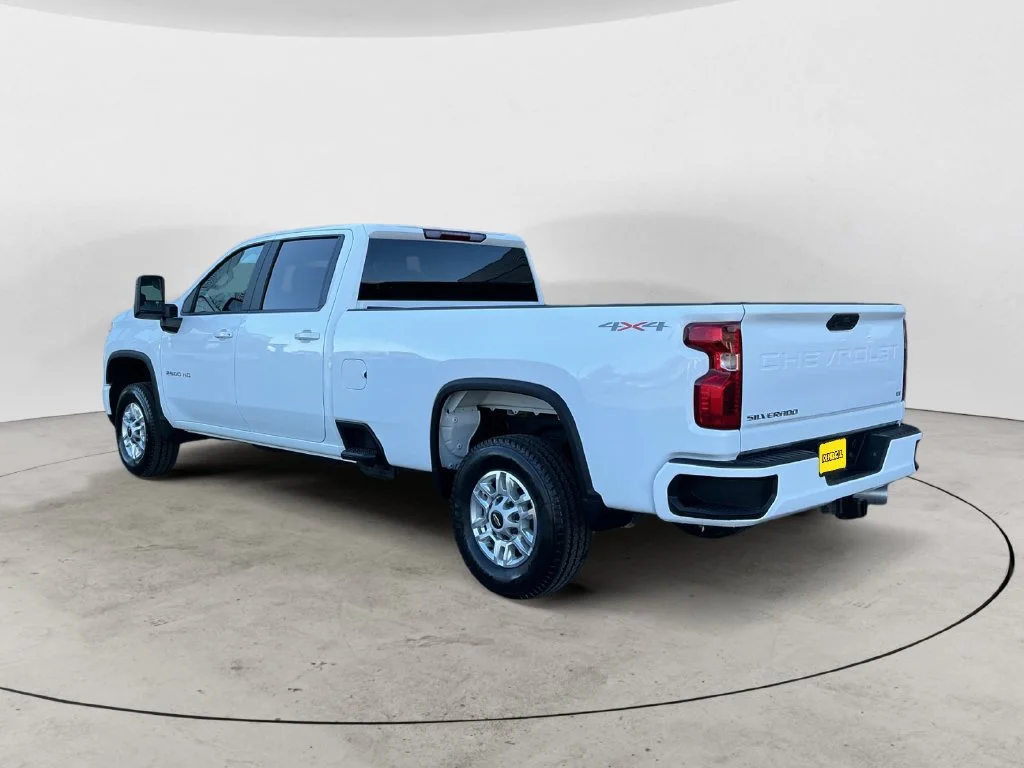 Used 2026 Summit White Chevrolet LT image 11
