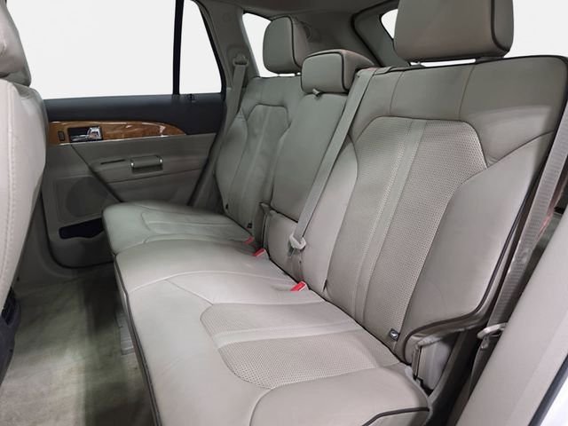 Used 2015 White Lincoln Base image 13