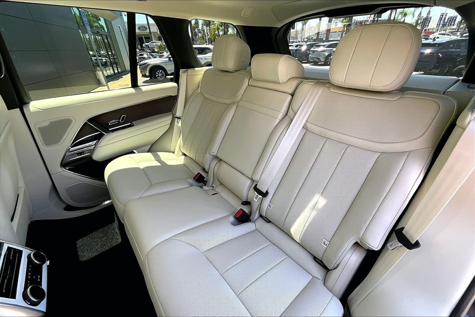New 2026 Carpathian Grey Land Rover SE image 10