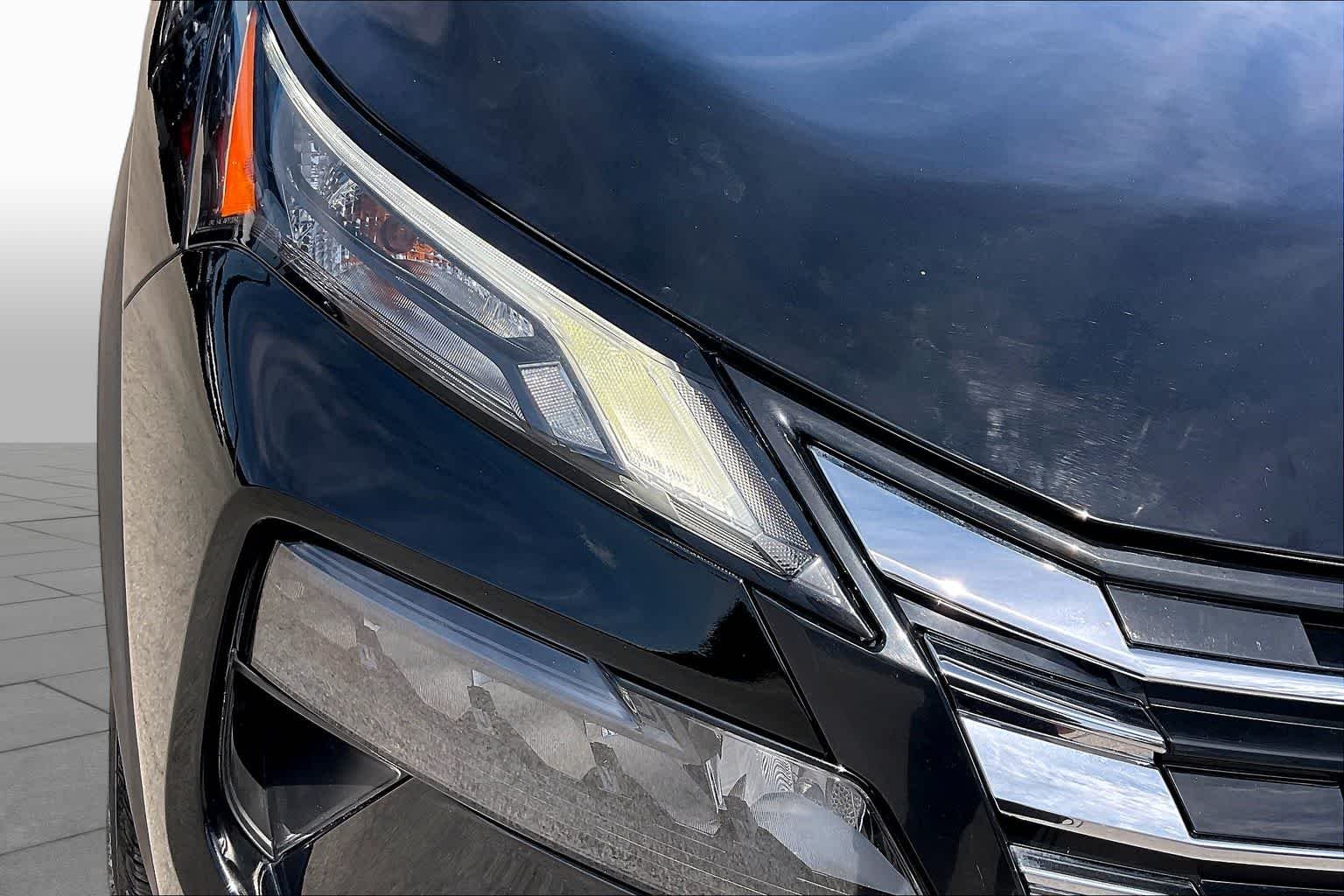 Used 2024 Super Black Nissan SV image 27