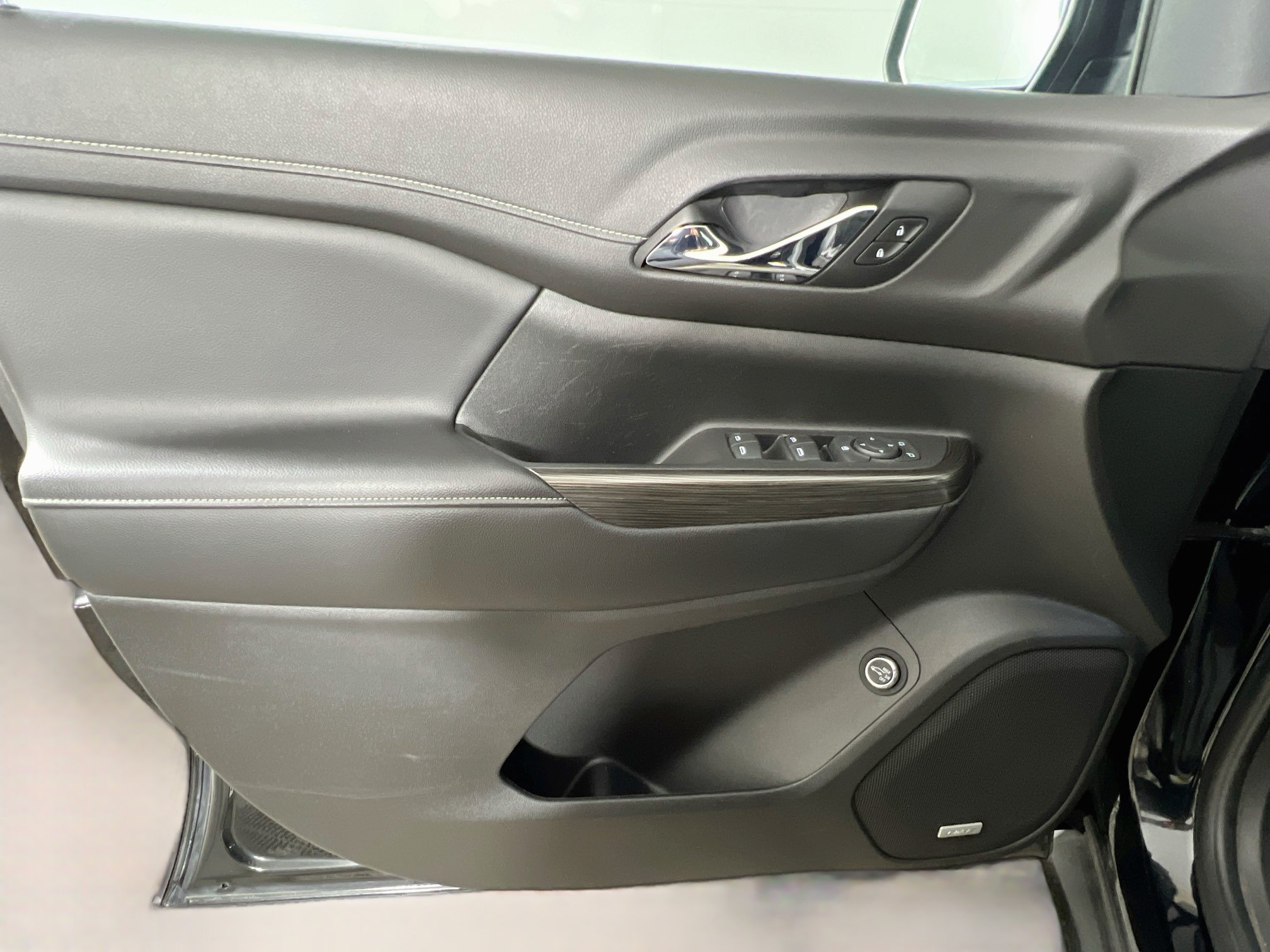 Used 2019 Ebony Twilight Metallic GMC SLT image 33