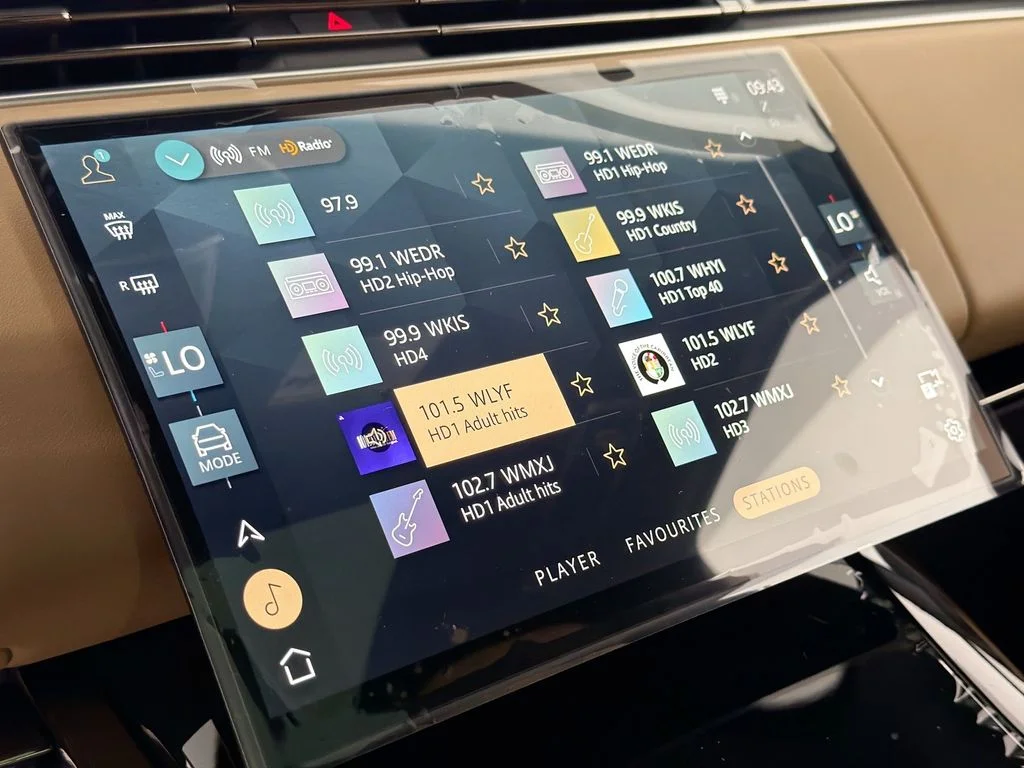 New 2026 Borasco Grey Land Rover Dynamic SE image 15