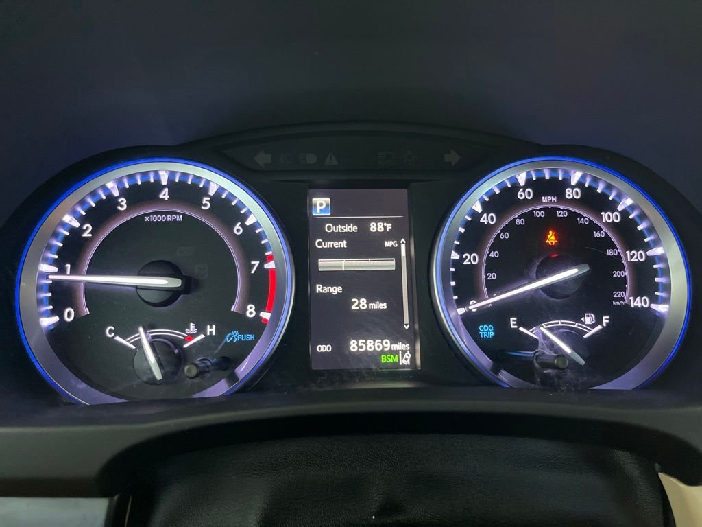 Used 2019 Red Toyota XLE image 9