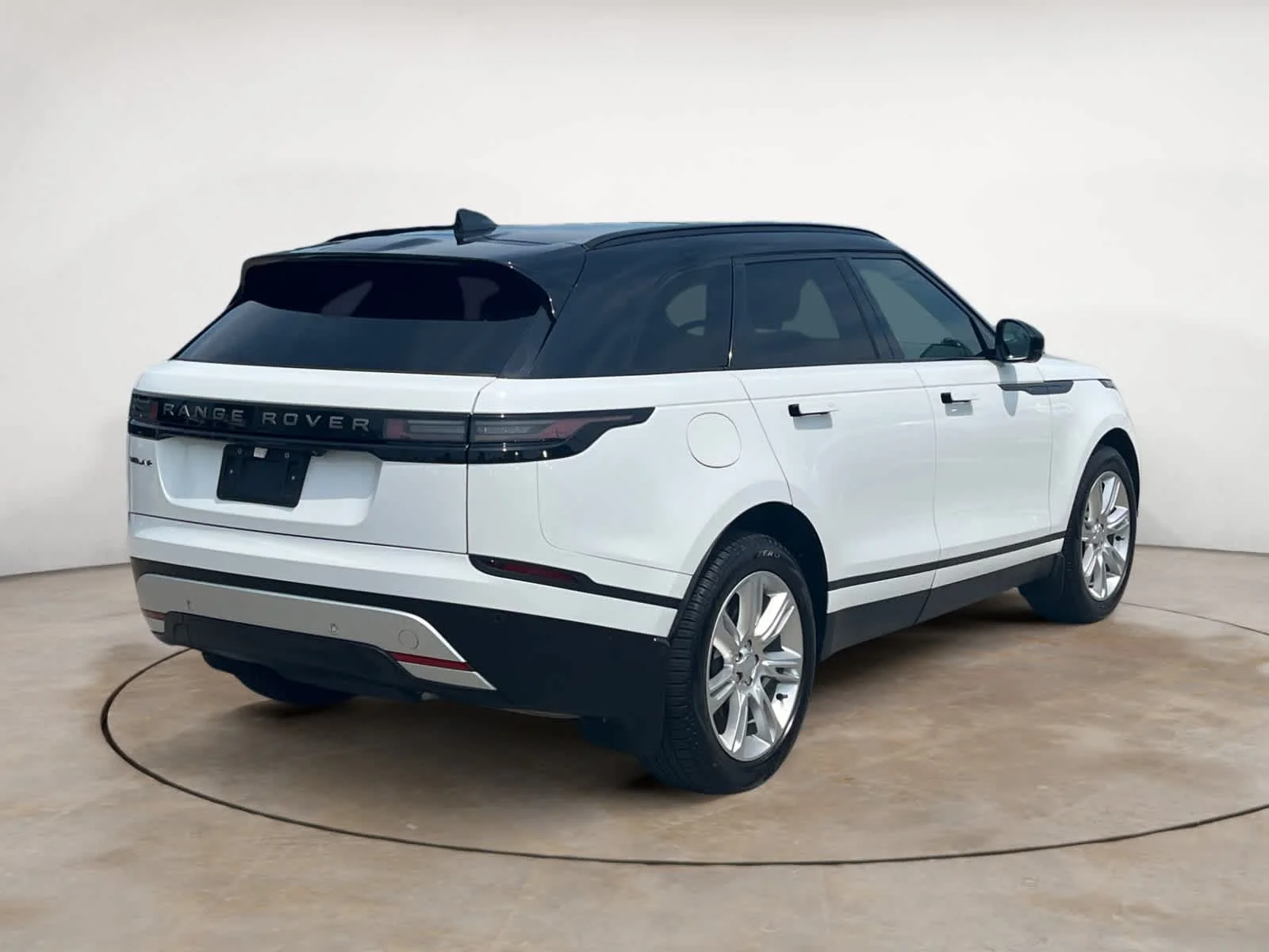 Certified Used 2026 Fuji White Land Rover S image 5