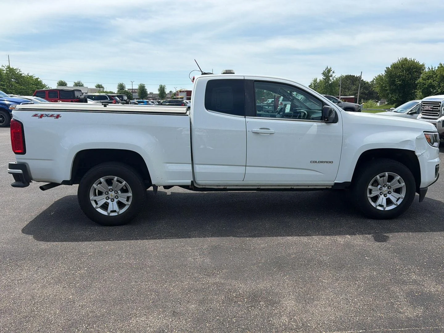 Used 2020 Summit White Chevrolet 4WD LT image 8