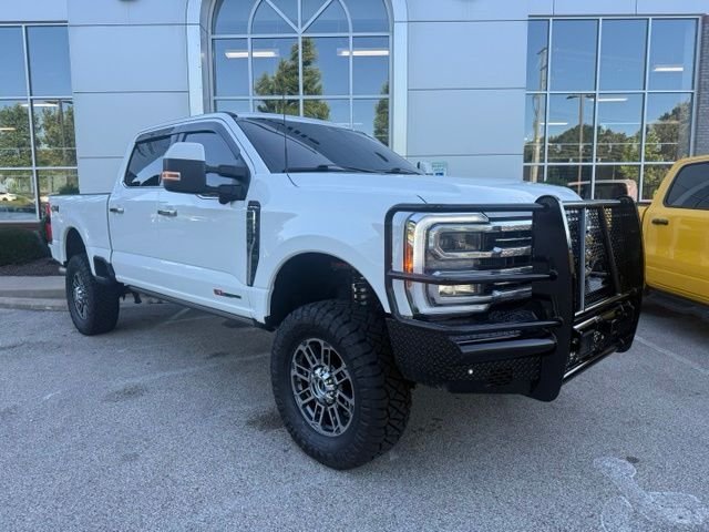 Used 2023  Ford Limited image 9