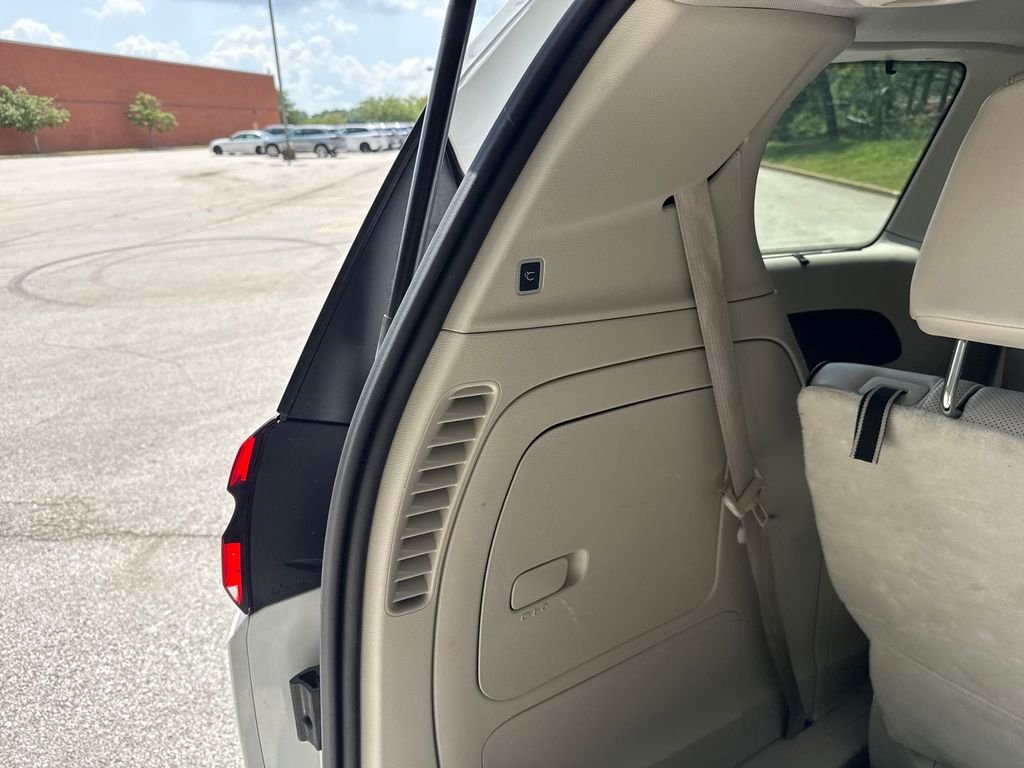 Used 2021 White Chrysler Limited image 29