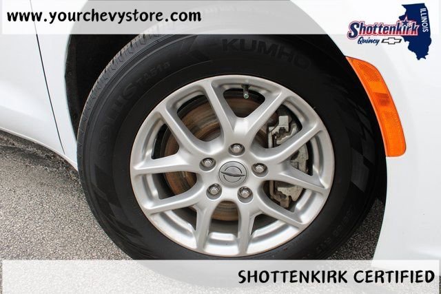 Used 2025 White Chrysler Select image 6