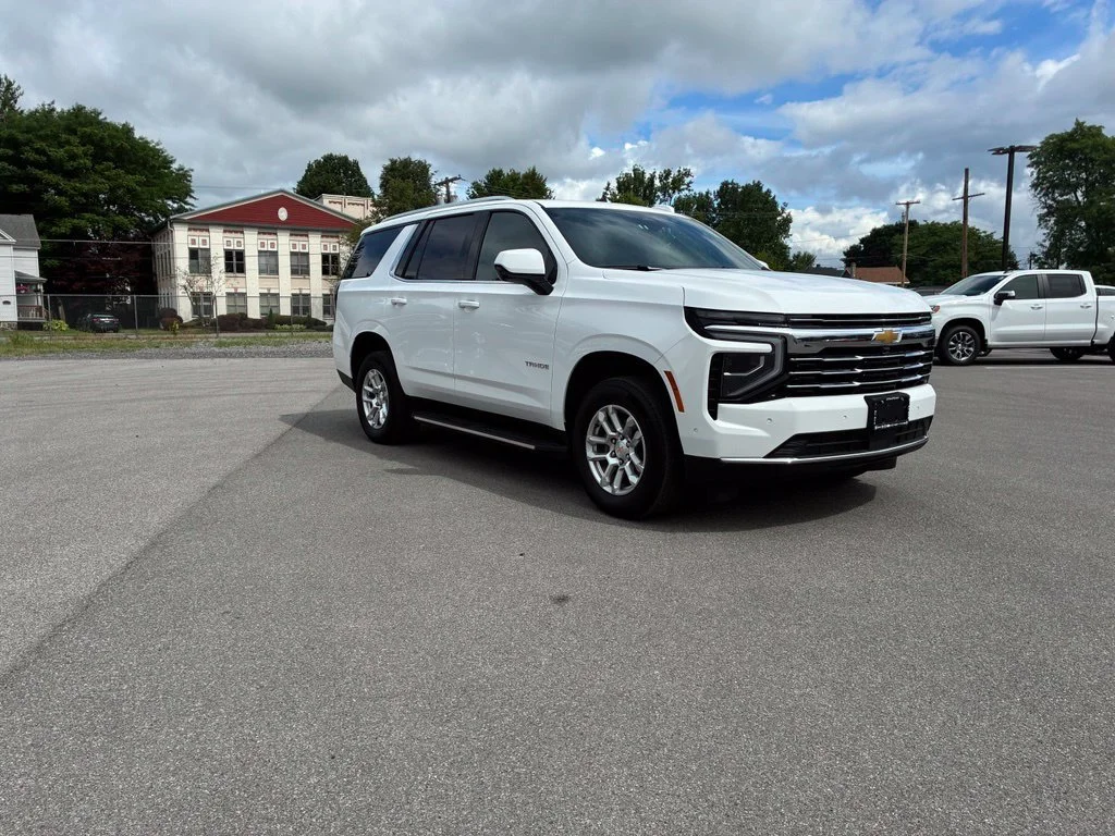Used 2025 Summit White Chevrolet LT image 139