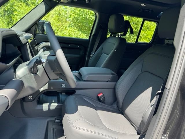 New 2026 Santorini Black Land Rover S image 10