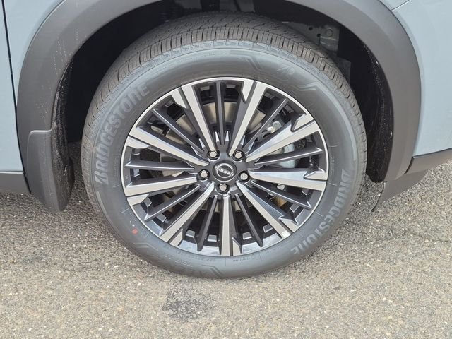 New 2026 Boulder Gray Pearl Nissan Platinum image 9