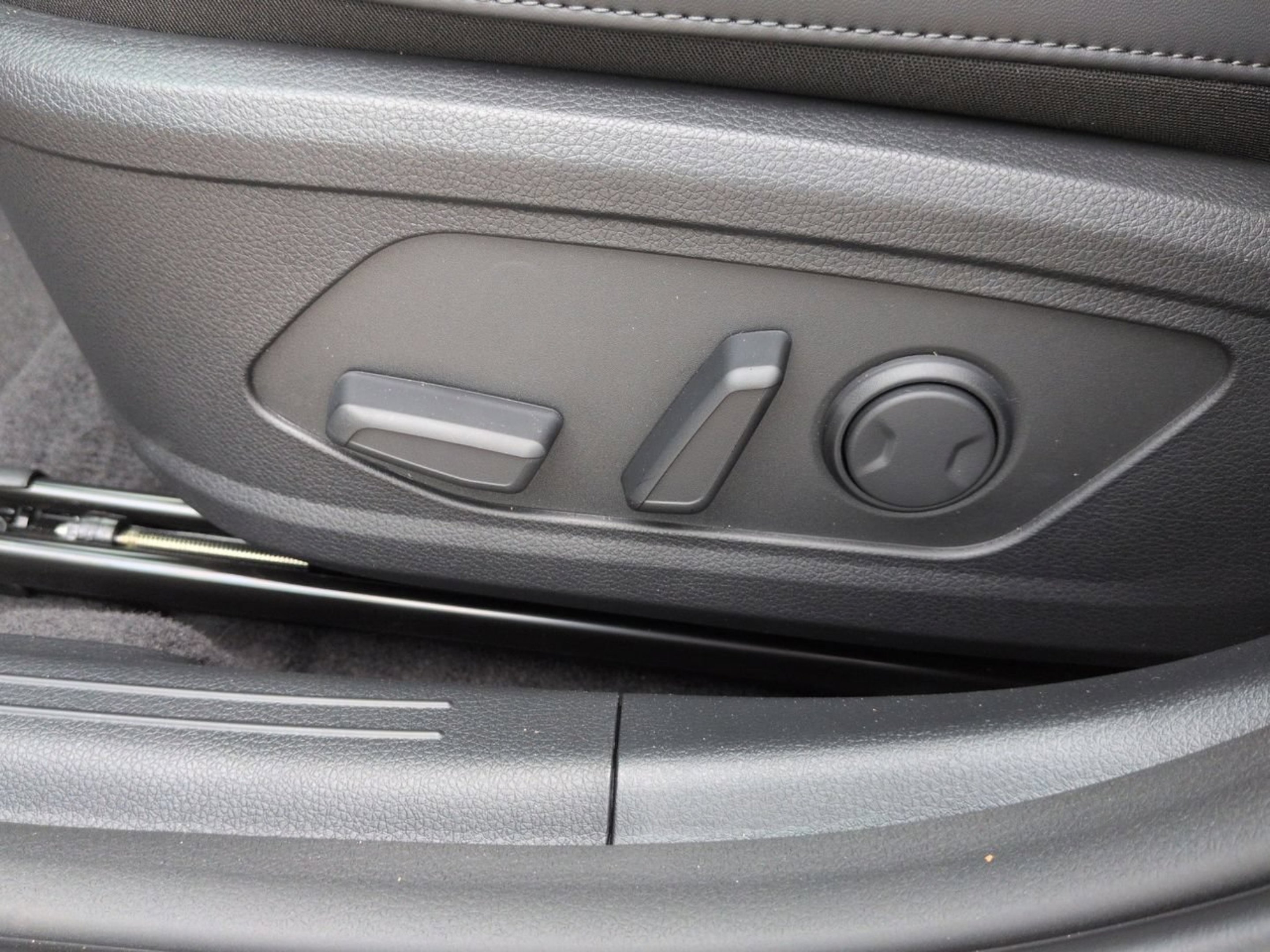 New 2026 Snow White Pearl Kia GT-Line FWD image 34