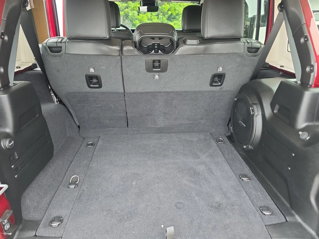 Used 2021 Snazzberry Pearlcoat Jeep Unlimited Rubicon 392 image 11