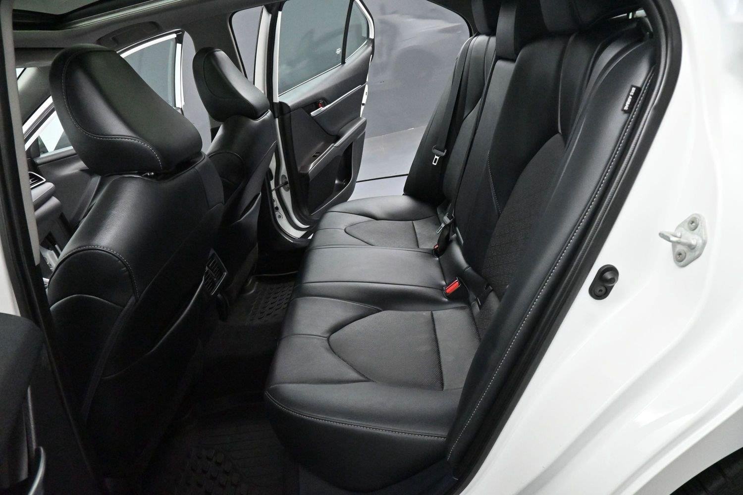 Used 2022 Wind Chill Pearl Toyota XSE image 31