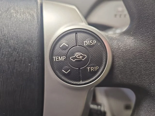 Used 2015 Silver Toyota Three image 18