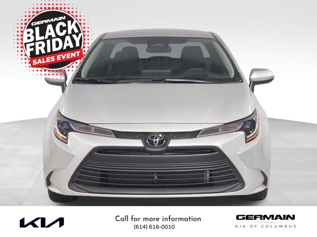 2025 Toyota Corolla LE photo 3