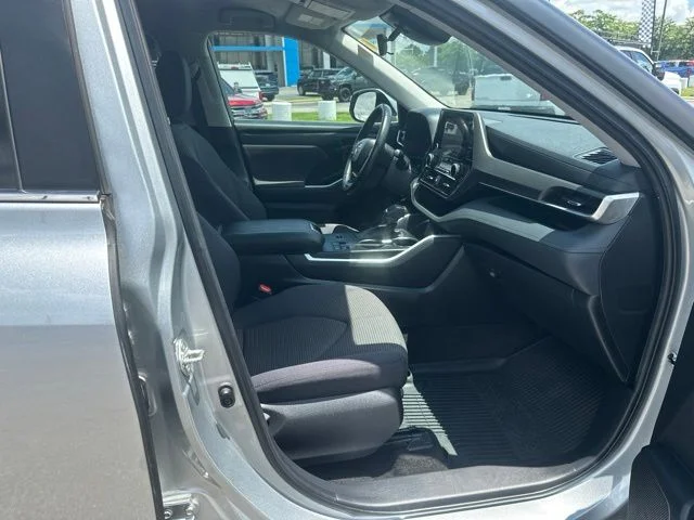 Used 2023 Silver Toyota LE image 32