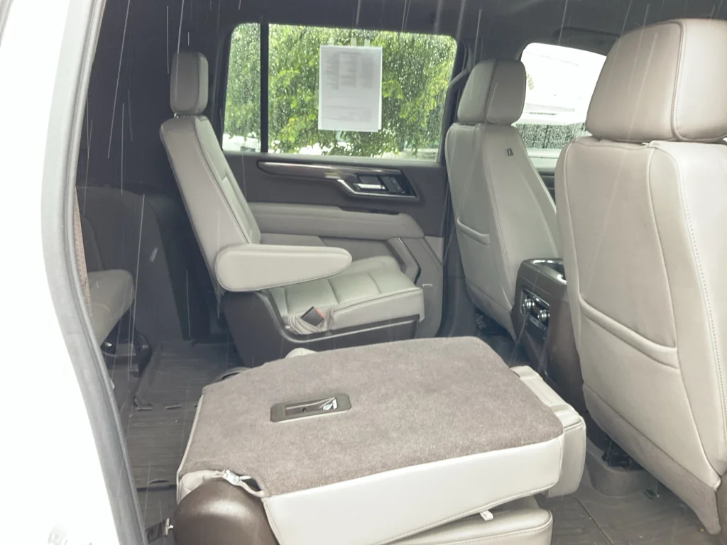 Used 2025 Summit White GMC Elevation image 15