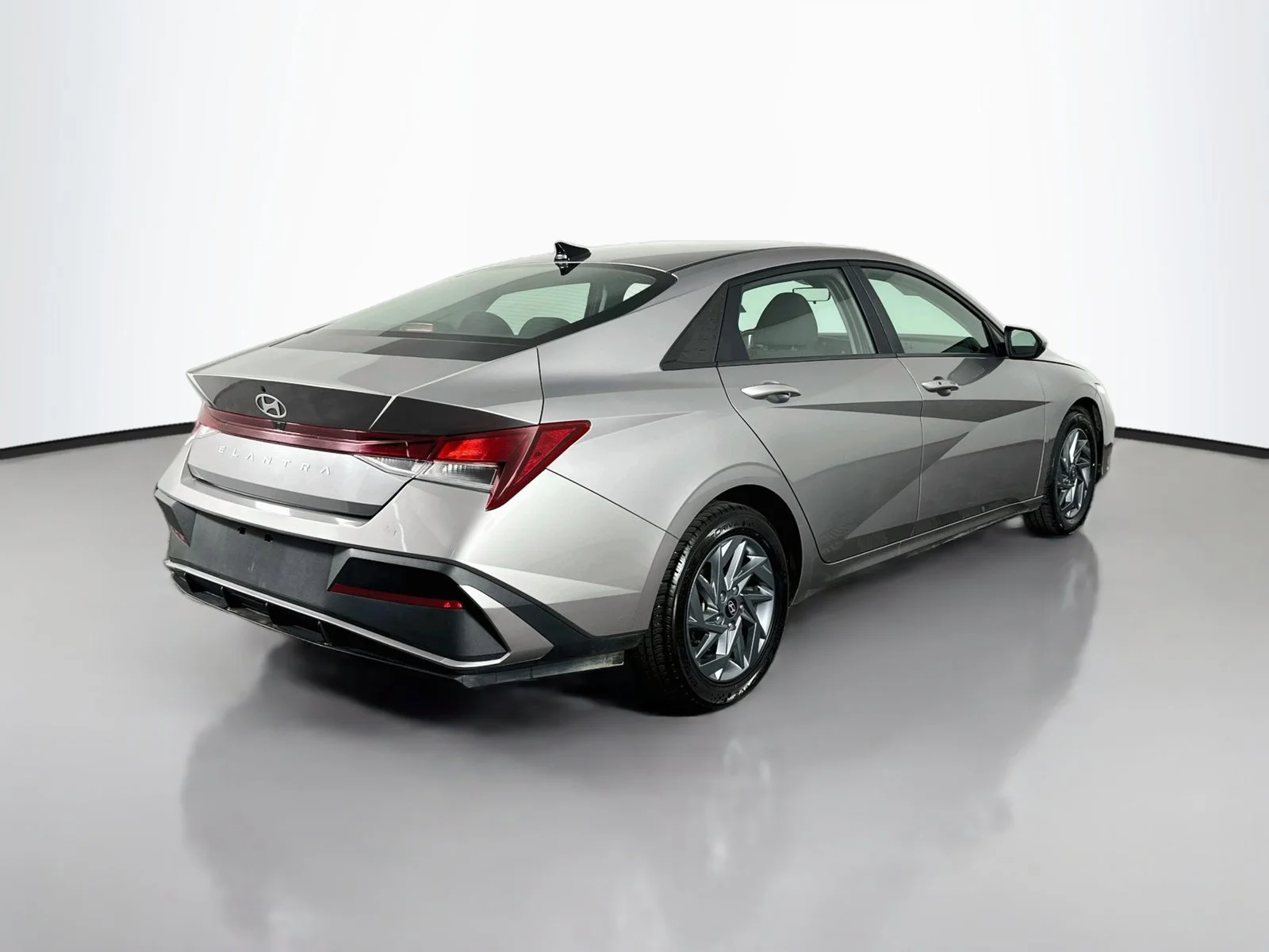 Used 2024 Fluid Metal Hyundai SEL image 8
