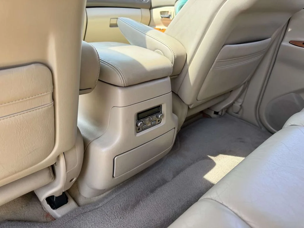 Used 2004 White Lexus 470 image 24