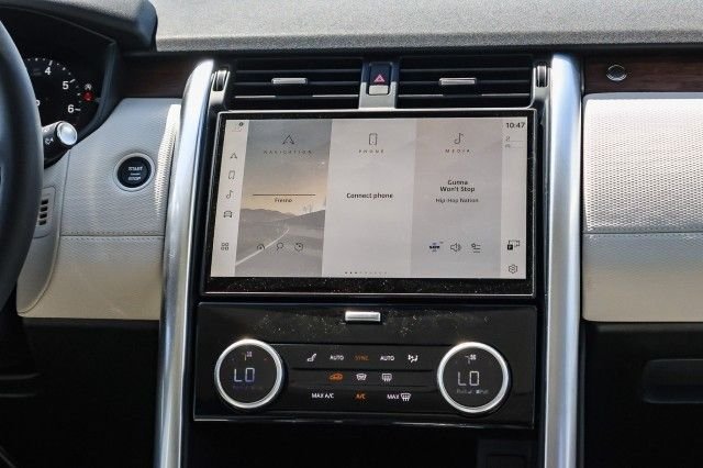 Used 2025 Gray Land Rover Dynamic SE image 18
