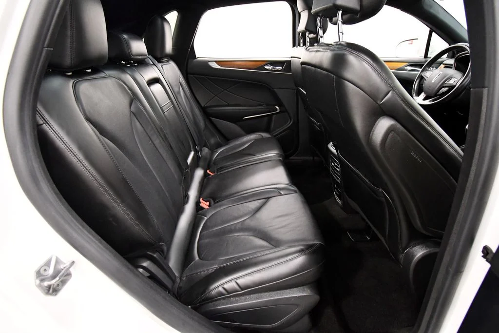 Used 2019 White Lincoln Reserve image 18