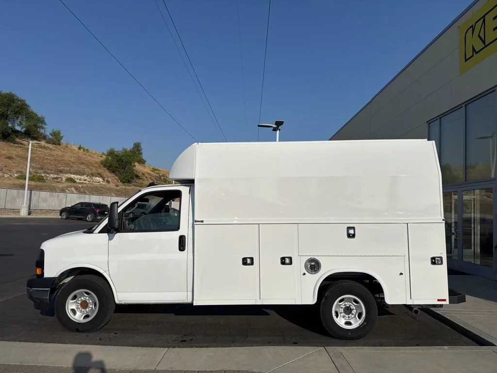 New 2024 Summit White GMC 1WT image 3