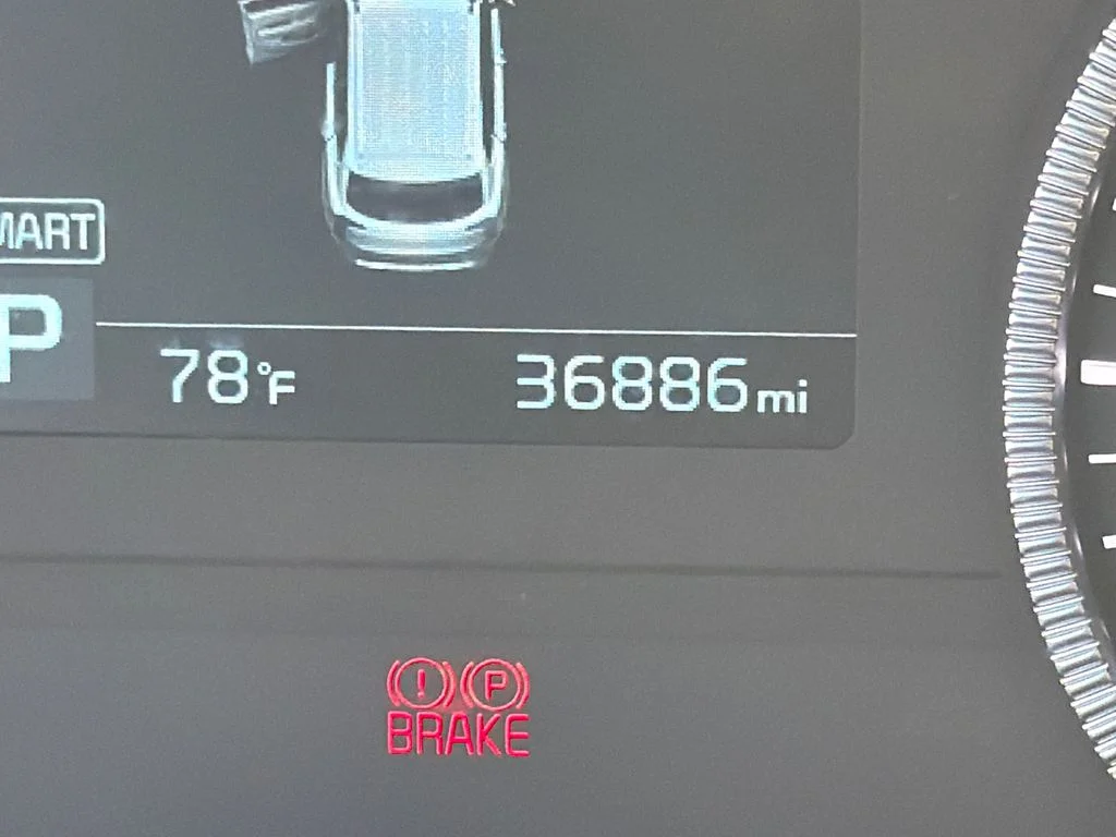 Used 2022 White Kia EX image 28