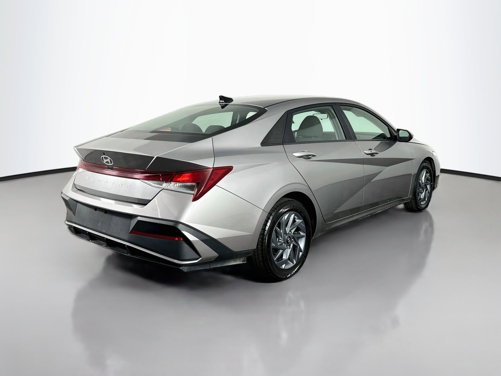 Used 2024 Fluid Metal Hyundai SEL image 7