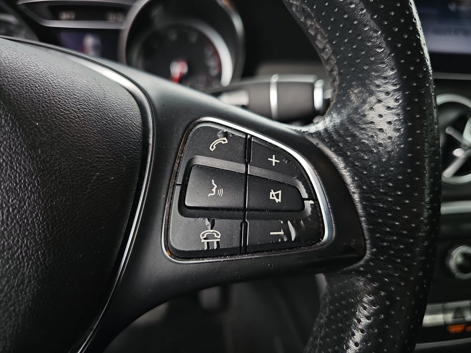 Used 2019 White Mercedes-Benz GLA 250 image 17