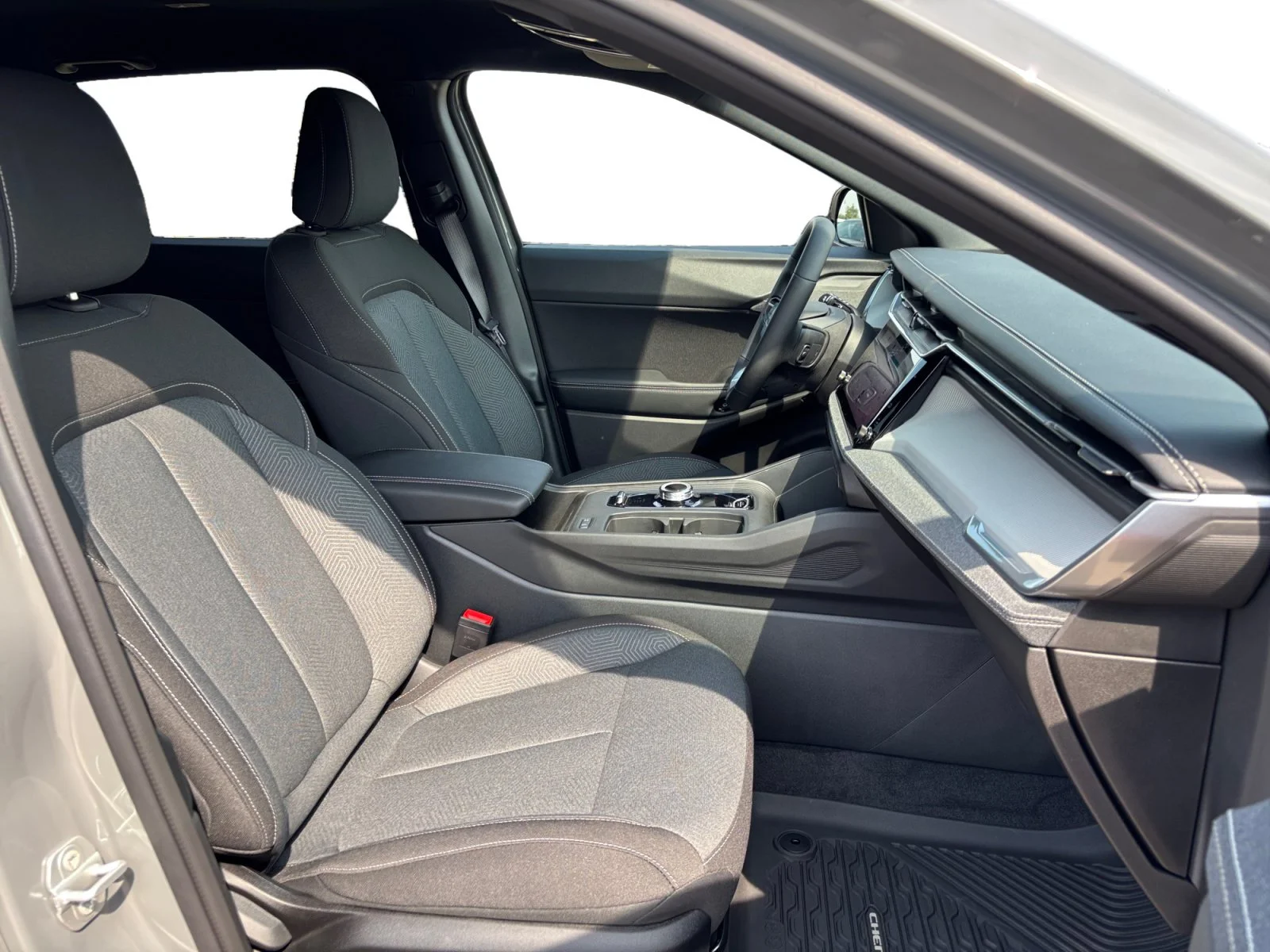 New 2026 STING-GREY Jeep Laredo image 17