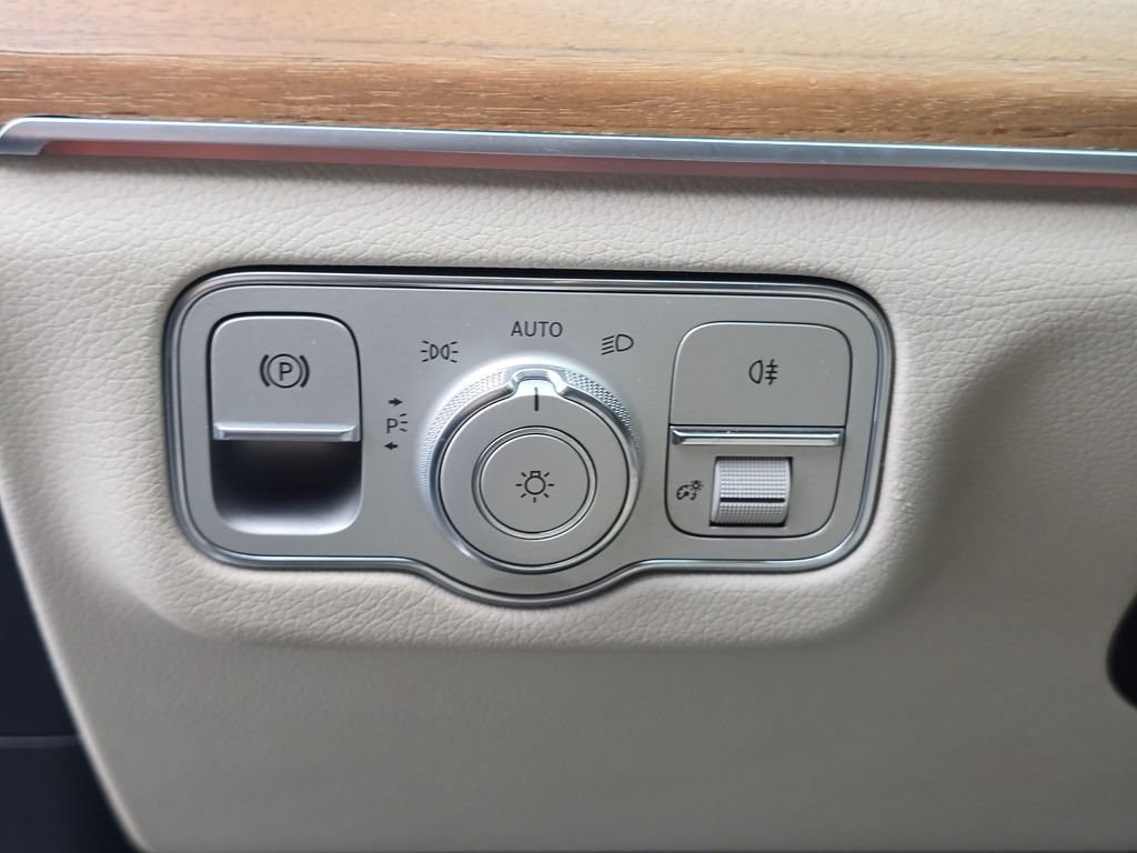 Used 2022 White Mercedes-Benz GLE 350 image 22