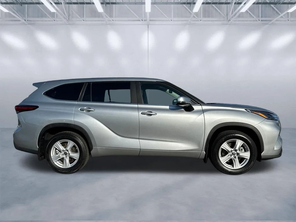 Used 2023 Silver Toyota LE image 3