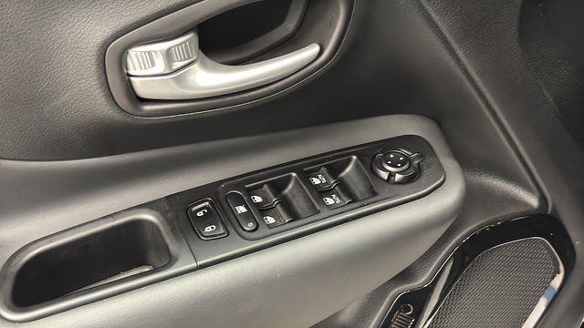 Used 2023 Alpine White Clearcoat Jeep Altitude image 21