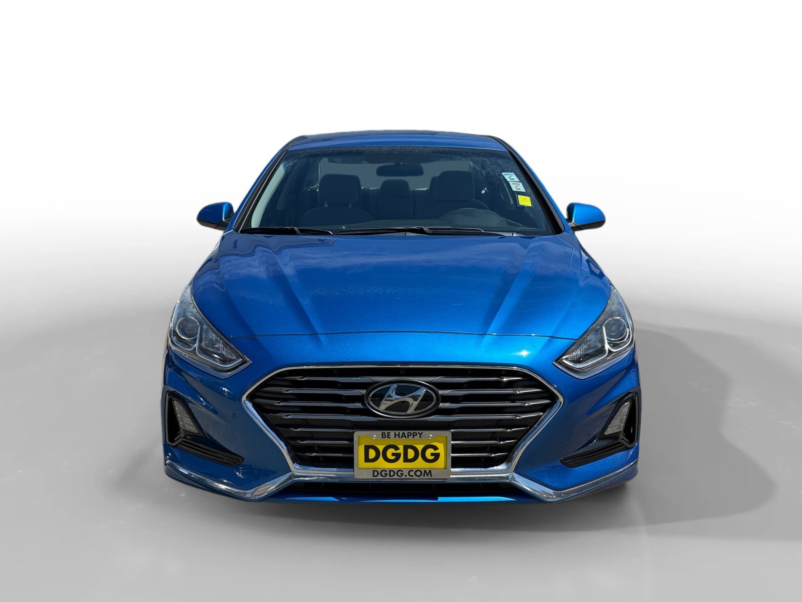 Used 2018 Electric Blue Hyundai SE image 8