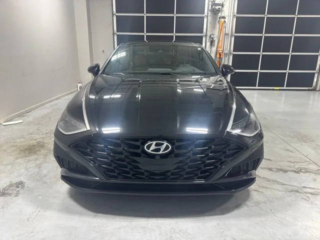 Used 2020 Black Hyundai Limited image 3