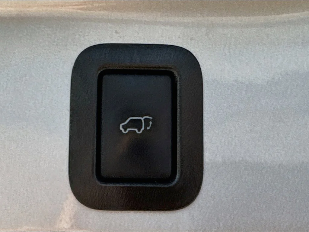 Used 2018 Silver Toyota SE image 32