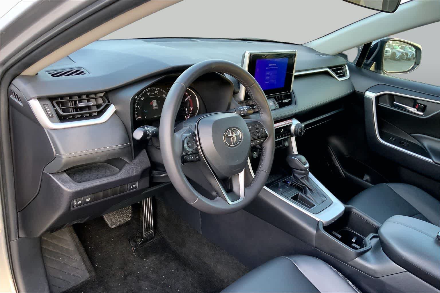 Used 2024 Silver Sky Metallic Toyota XLE Premium image 28