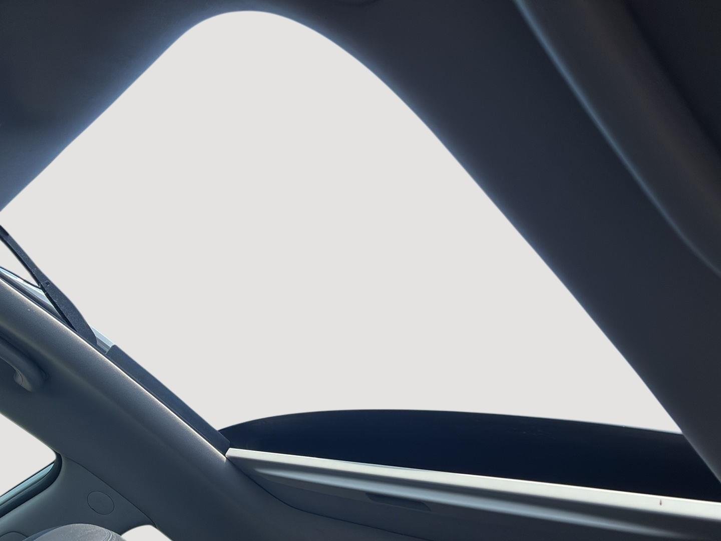 Used 2012 Bright Silver Kia EX image 4