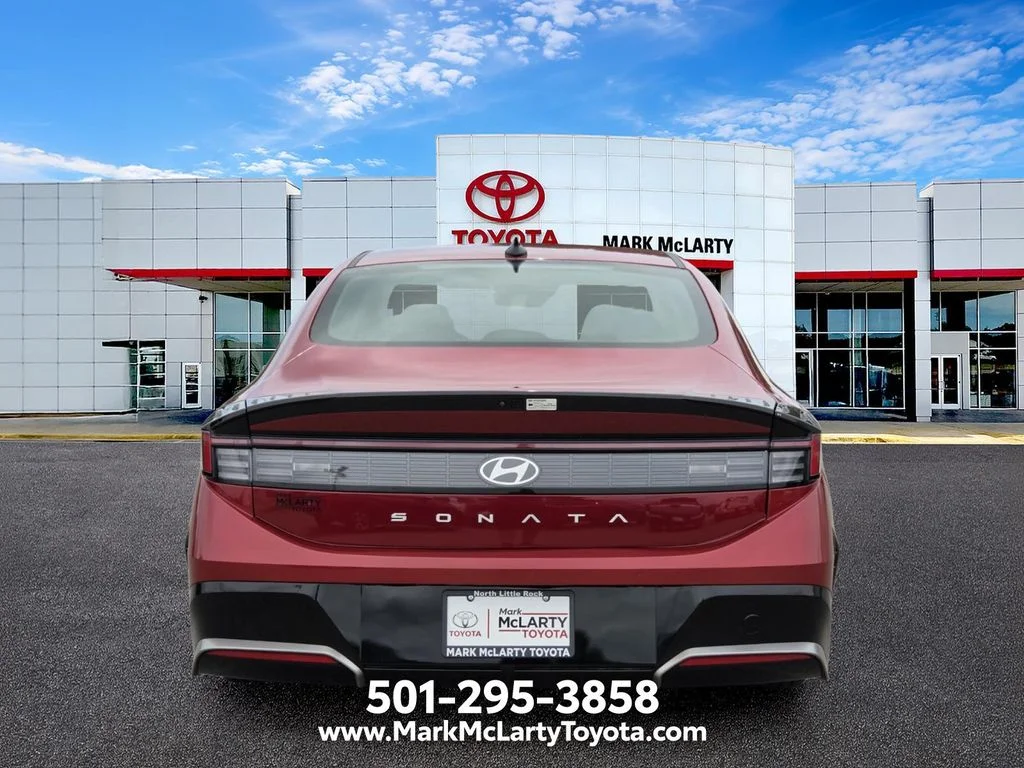 Used 2025 Red Hyundai SEL image 4