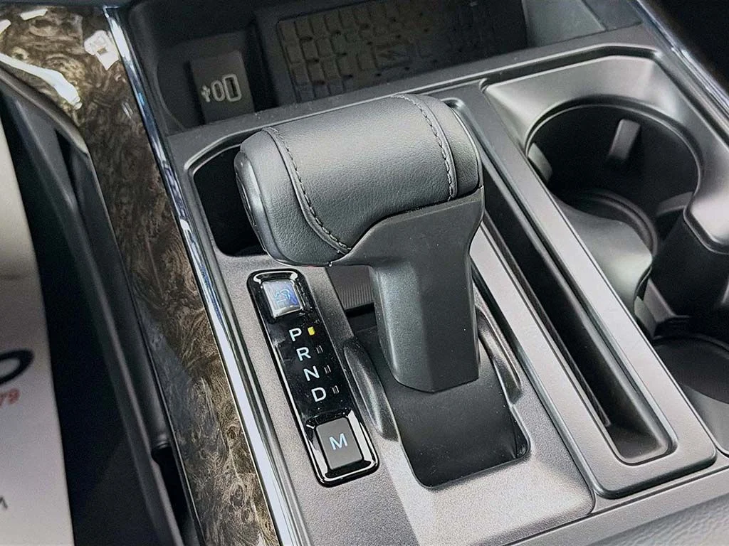 New 2025 Space White Metallic Ford XLT image 38