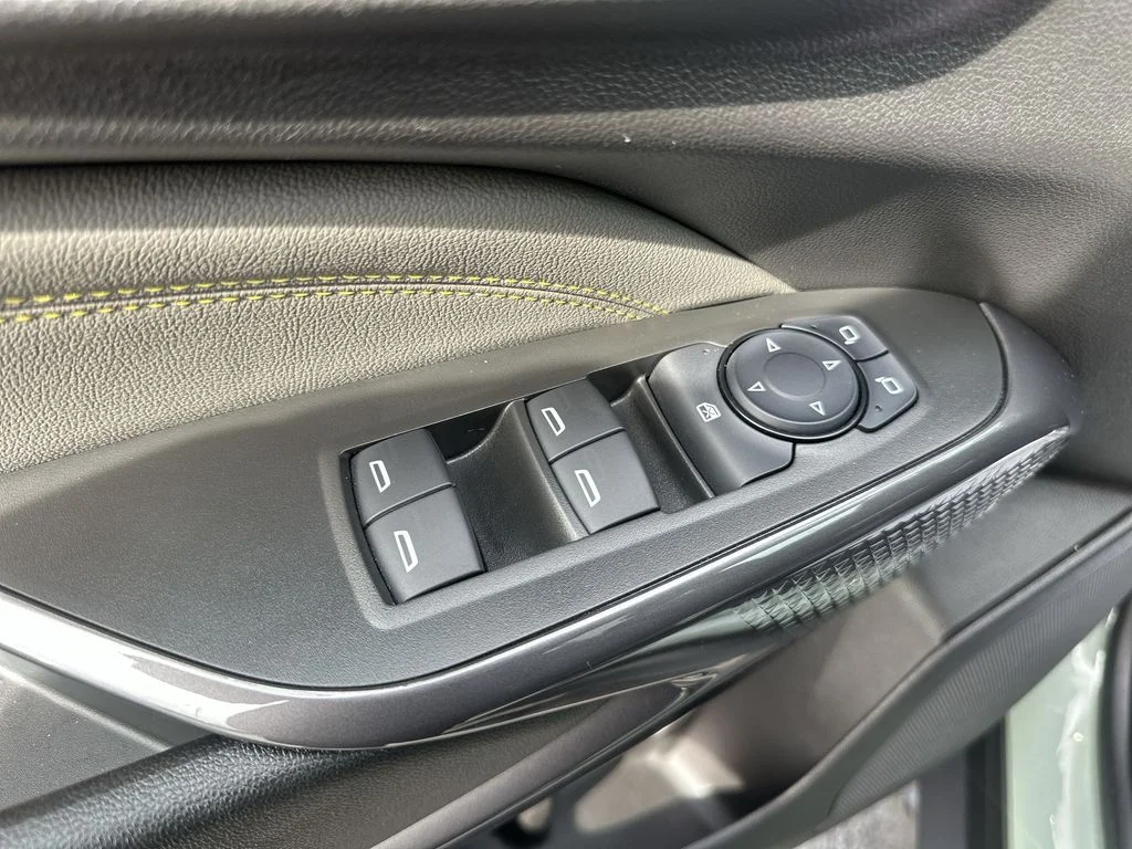 Used 2025 Green Chevrolet ACTIV image 13