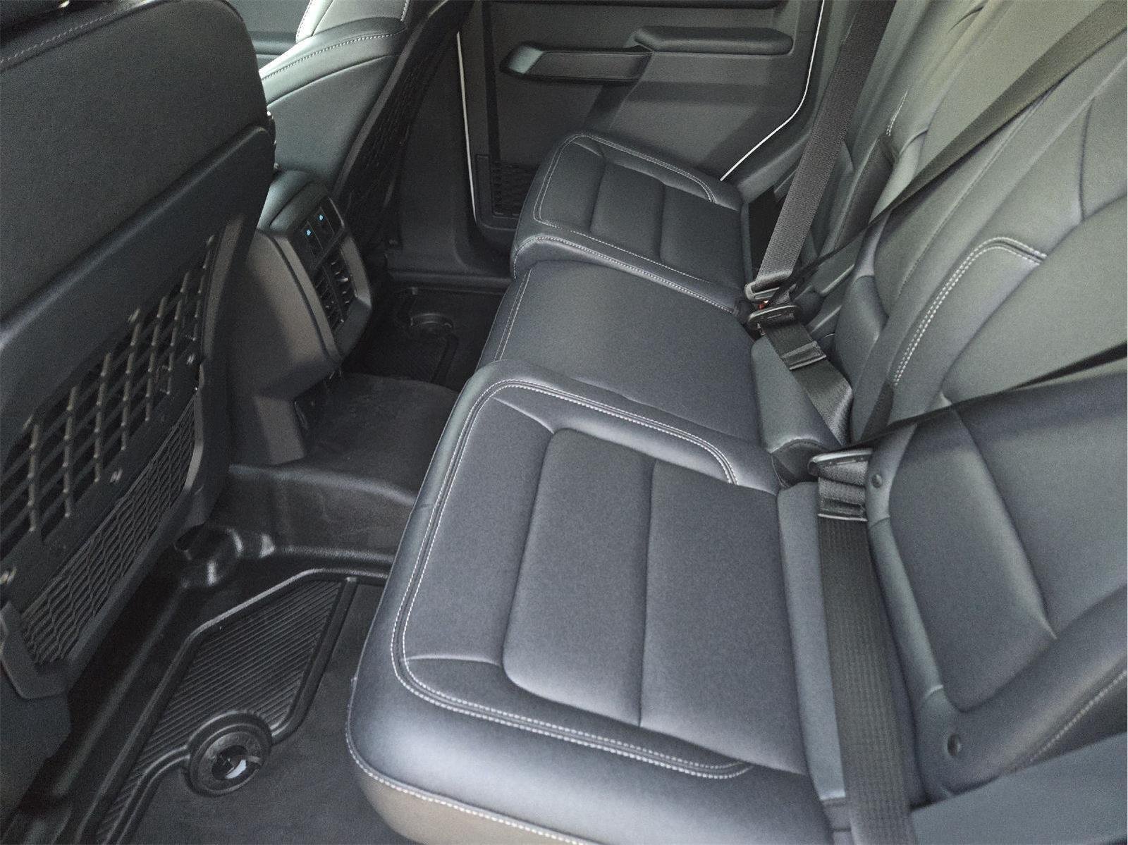 New 2026 Oxford White Ford Badlands® image 18