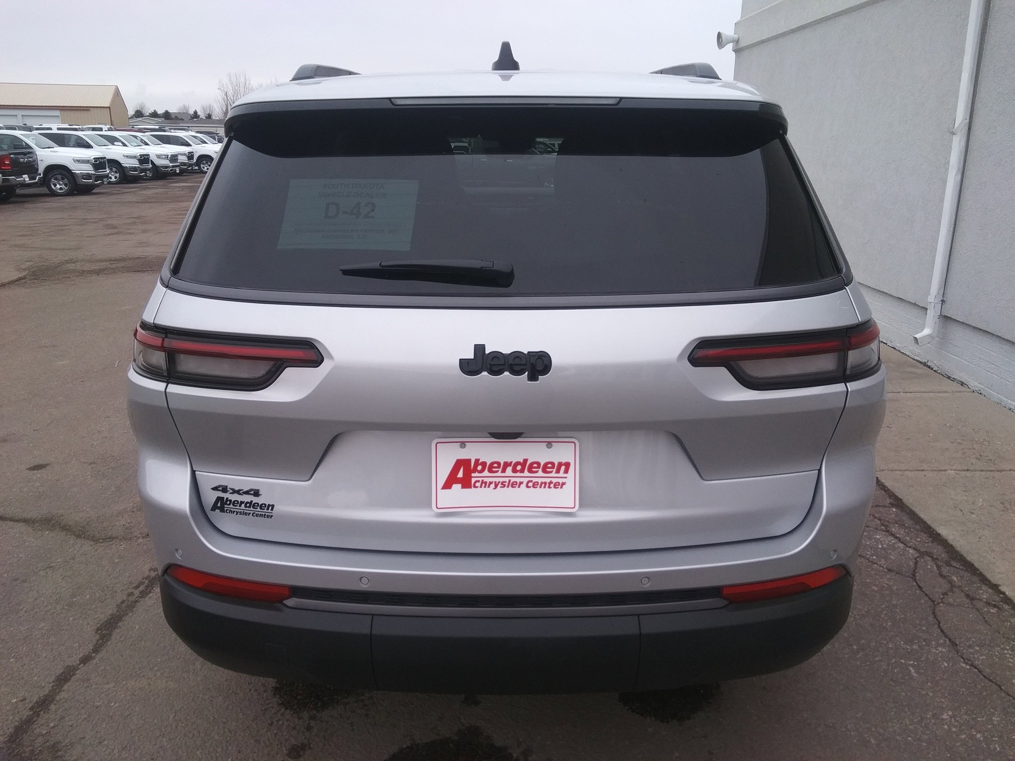 New 2026 Silver Zynith Exterior Paint Jeep Limited image 6