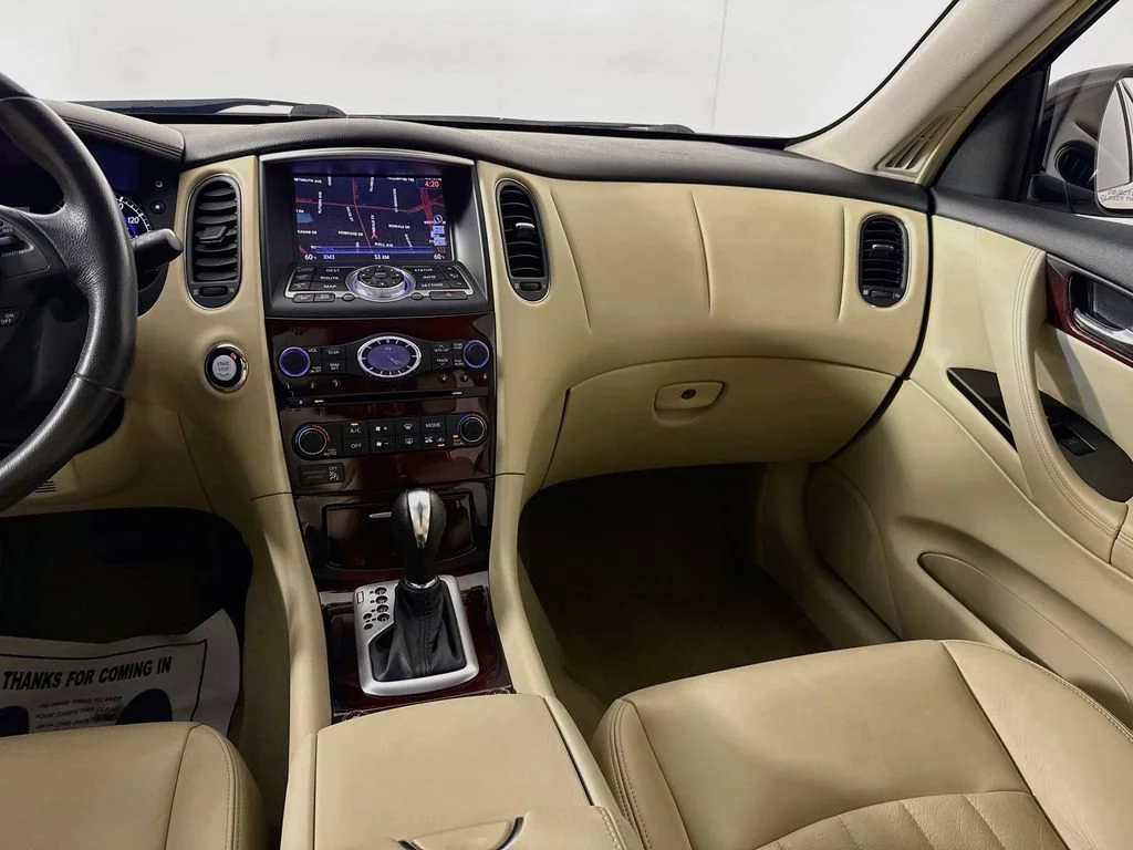 Used 2017 White INFINITI  image 31