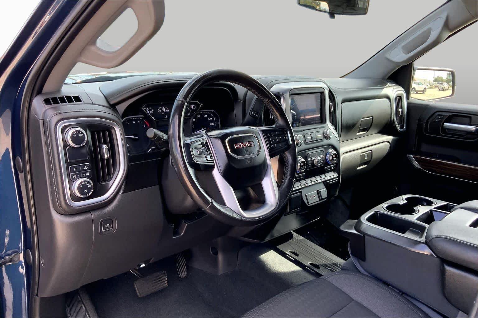 Used 2021 Pacific Blue Metallic GMC Elevation image 17