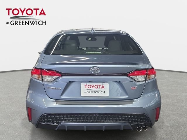 Used 2020  Toyota SE image 4